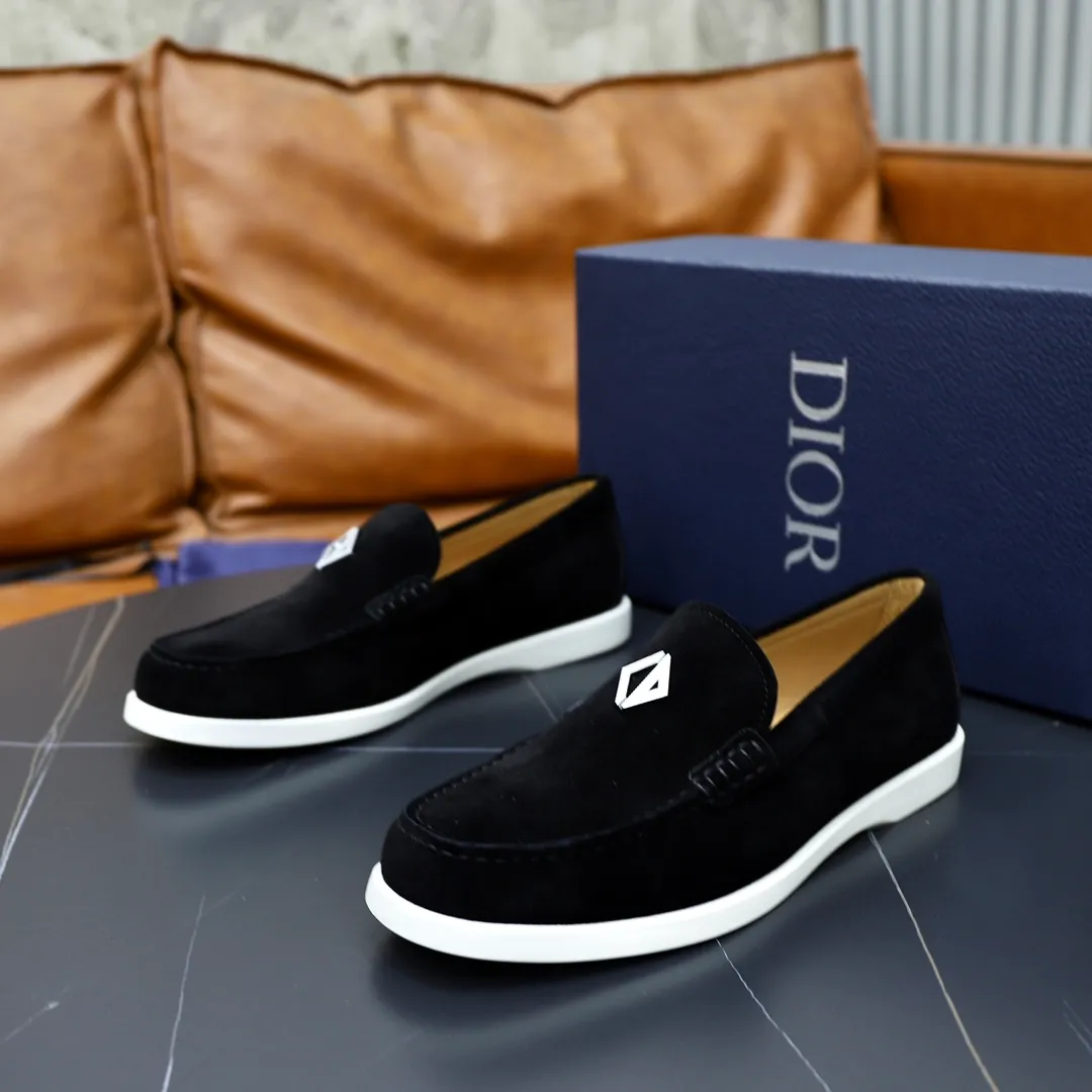 Ex-factory price: 540🙅‍♂️🙅‍♂️🙅‍♂️ Brand: Dior DIOR Standard code: Men's code 38/44 (45 can be customized) Grade: Same as the official website Material: Original cowhide stitching, cowhide lining, original TPU wear-resistant soft outsole Style categories: Leisure and sports version, footwear for driving, young fashion, European and American trends, British style Color: actual picture color